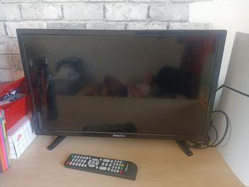 Téléviseur LED HD Selecline avec télécommande et câble 