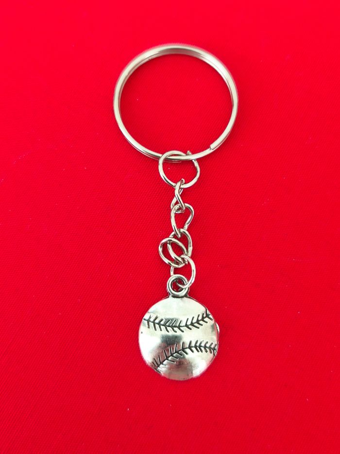 Porte clé argenté baseball balle
