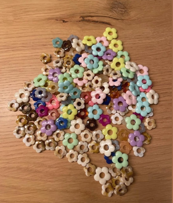 150 perles fleurs neuf