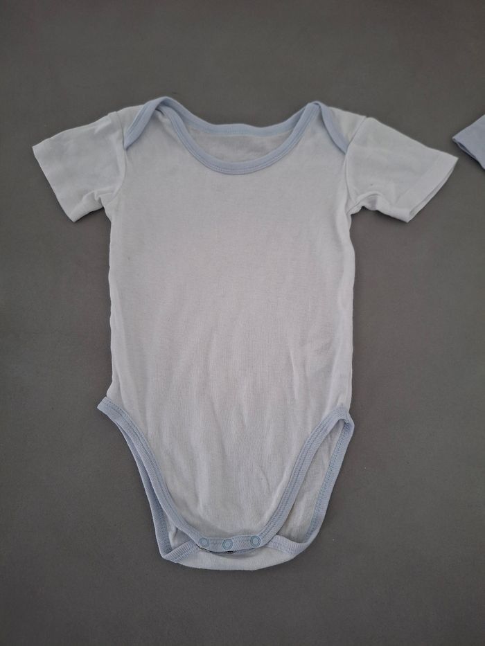 Lot de 5 bodies 18M - photo numéro 5
