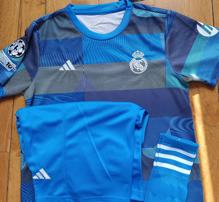 Kit Mbappé entrainement  Real de Madrid taille 12 ans modèle 2026 - photo numéro 4