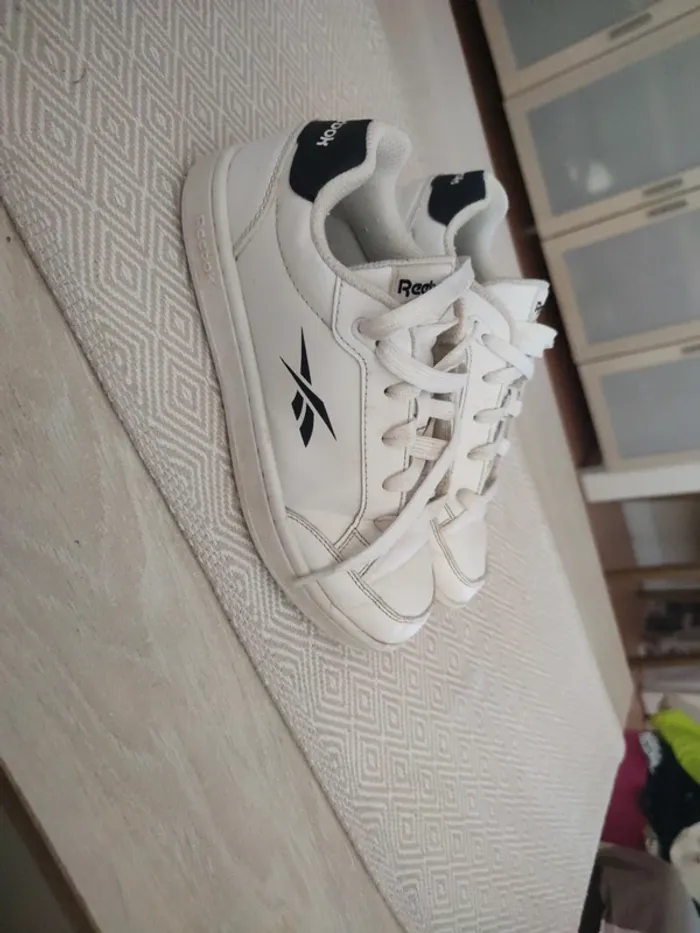 Basket reebok blanche et bleu marine 35