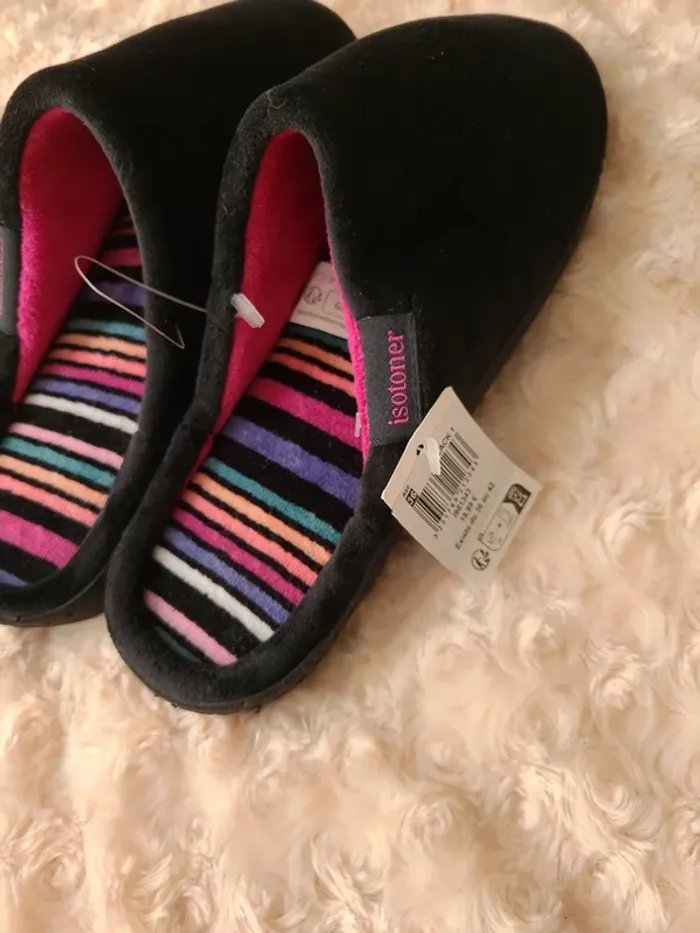 Pantoufle femme isotoner Taille 36 NEUVE - photo numéro 2