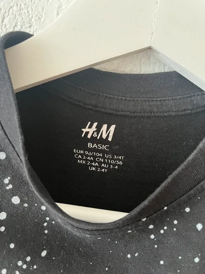 T-shirt H&M Basic 3-4 ans – noir effet peinture éclaboussures grises - photo numéro 3