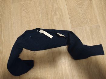 Gilet cache épaule bleu paillettes