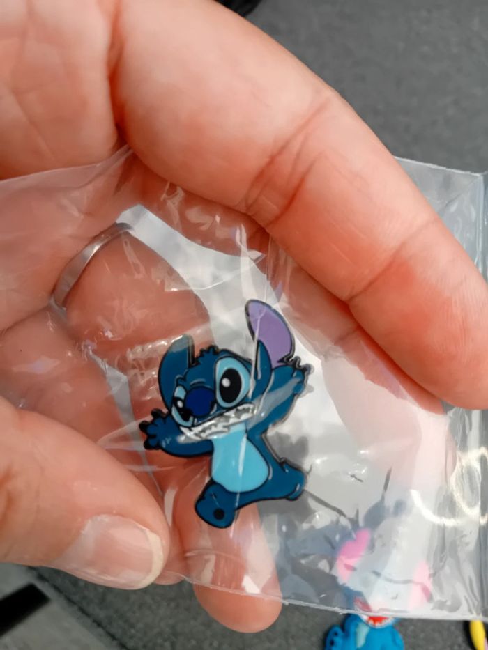 Lot de 7 pins stich neufs - photo numéro 9