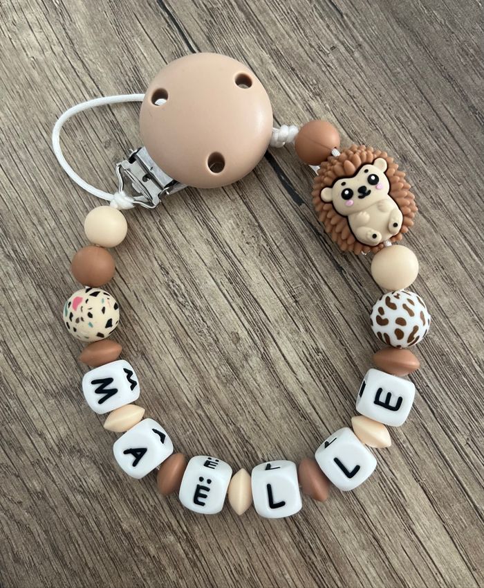 Attache tétine personnalisée hérisson 3D