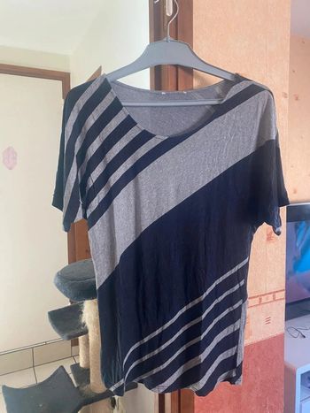 TEE shirt femme à rayure taille 38 très bon etat
