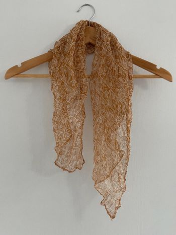 Foulard orange à motifs fleurs