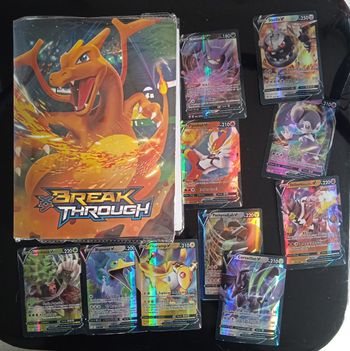 Beau album Pokémon ou cartes Pokémon V
