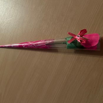1 rose de savon neuve
