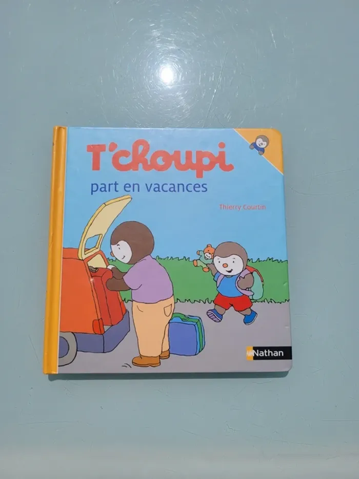 Livre T'choupi, l'ami des petits, tome 42 🧳T'choupi part en vacances 🧳 - photo numéro 2