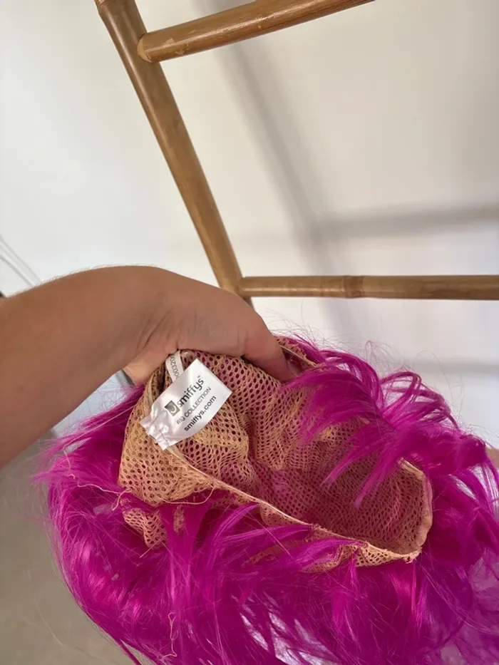 Perruque rose avec frange - photo numéro 6