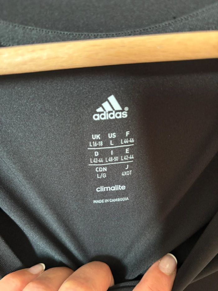 TEE shirt de sport Adidas 42-44 - photo numéro 3