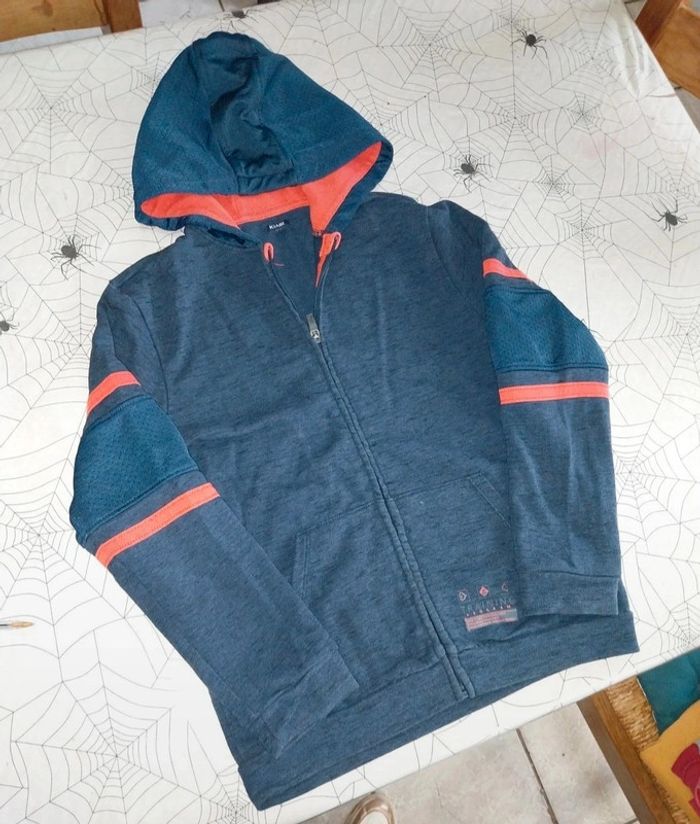 Gilet a capuche