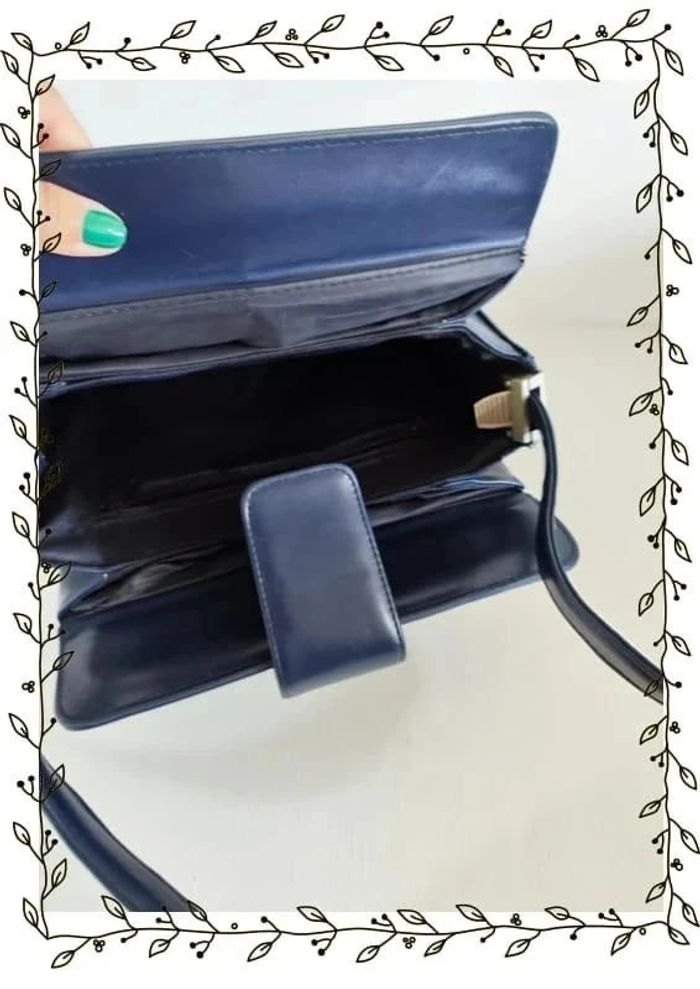 Sac à bandoulière bleu marine Cellini, bon état mais petites traces 26x28cm - photo numéro 7