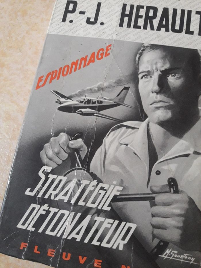 Roman d'espionnage-  Stratégie Détonateur - photo numéro 2