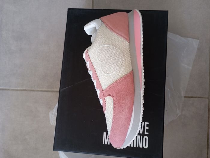 Baskets Moschino taille 37 - photo numéro 4