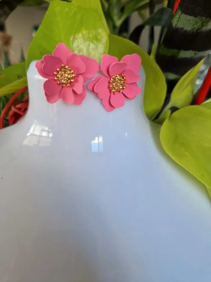 Boucles d'oreilles fantaisies fleurs rose en métal