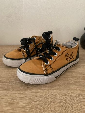 Chaussure garçon taille 26 