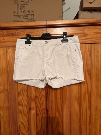 Short femme taille M de marque cache cache