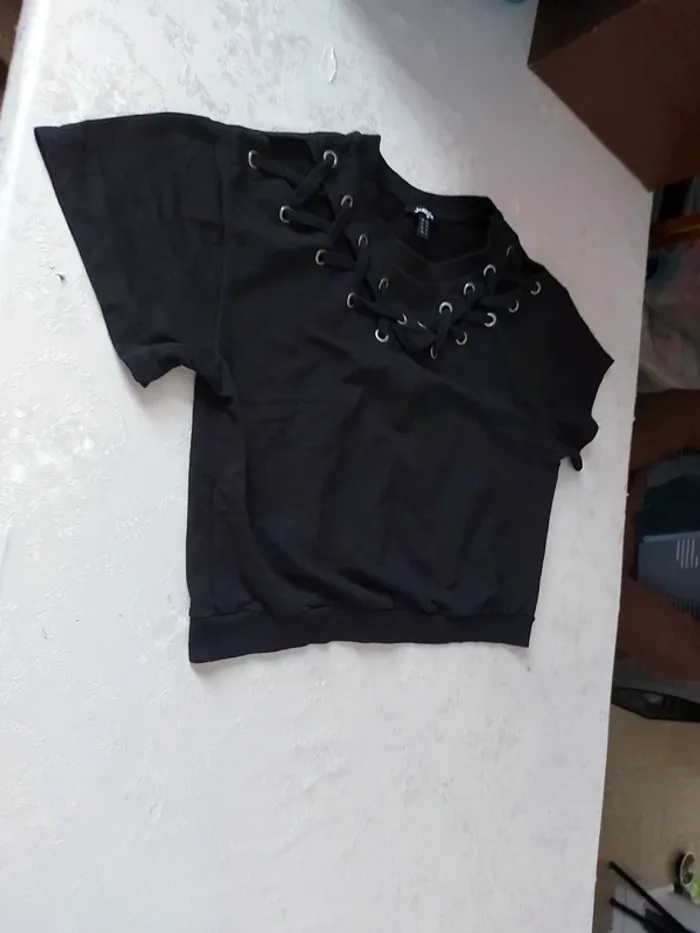 Pull noir manches courtes