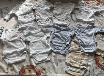 Lot de 10 bodys taille naissance 