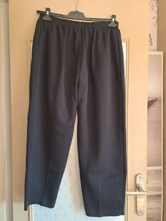 Pantalon noir femme T5 comme neuf joli tissu côtelé - photo numéro 5
