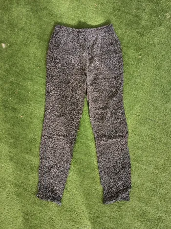 Pantalon fluide droit avec lien noir et blanc Kiabi taille 36