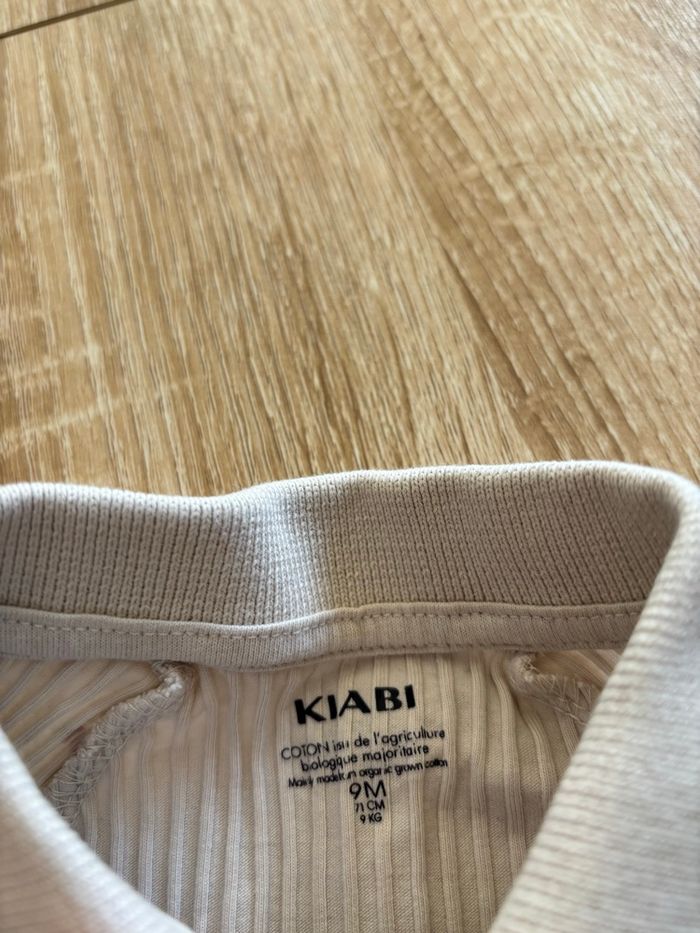 Ensemble salopette grise + body beige 9 mois Kiabi Très bon état - photo numéro 2