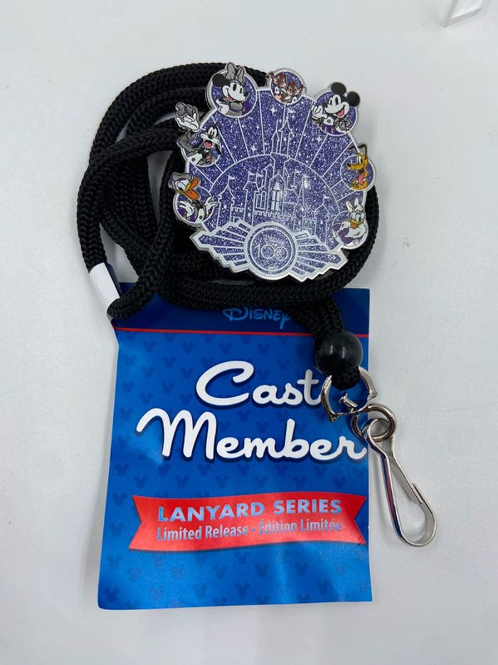 Lanière / collier / cordon cast member Disney100 de Mickey et ses amis édition limitée - photo numéro 3