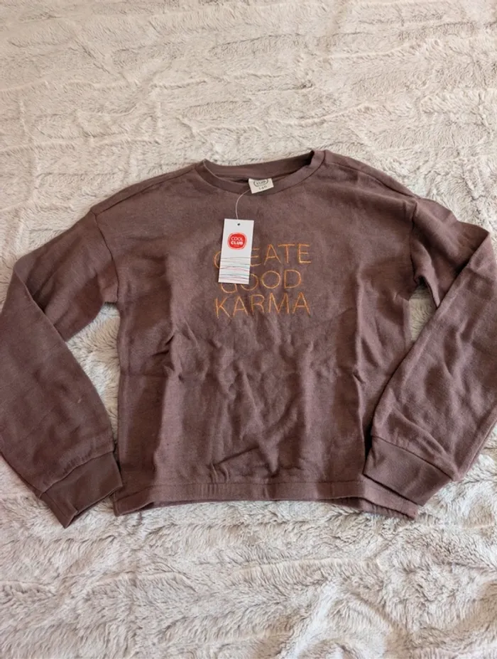 Sweatshirt marron. Neuf