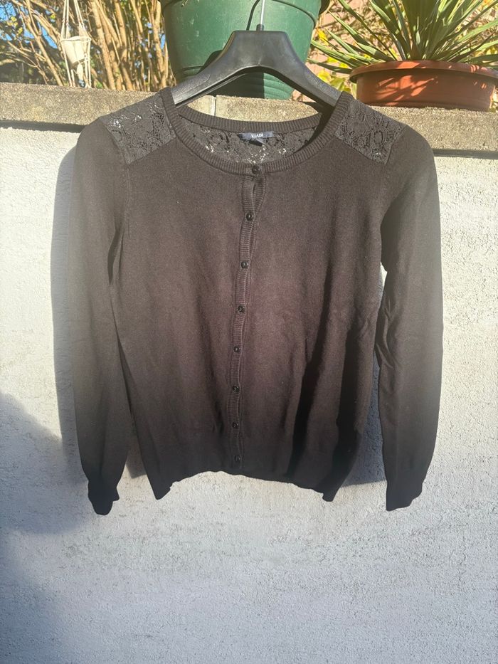 Gilet noir à dentelle