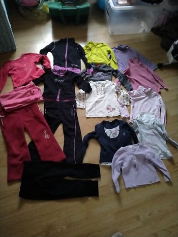 Lot de 16 vêtements hiver. Fille. Taille 4 ans
