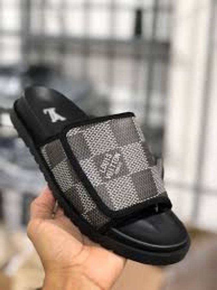 Sandales claquettes louis Vuitton noir 45 - photo numéro 3