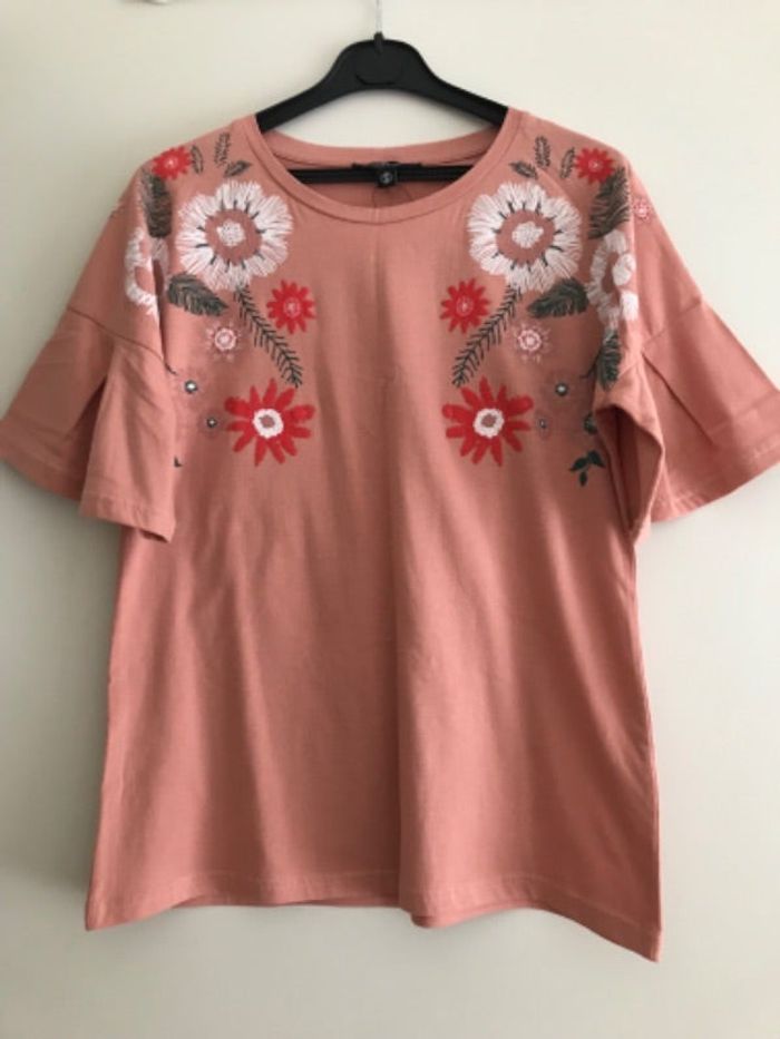 Jolie tee-shirt motif fleurs 🌺