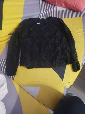 Haut manches à dentelles