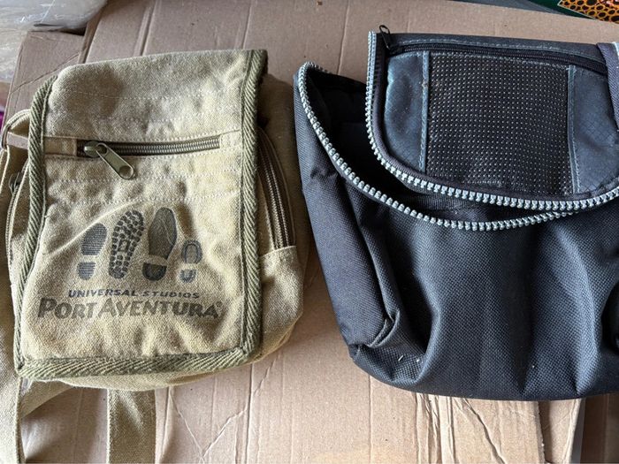 Lot de 2 pochettes à bandoulière