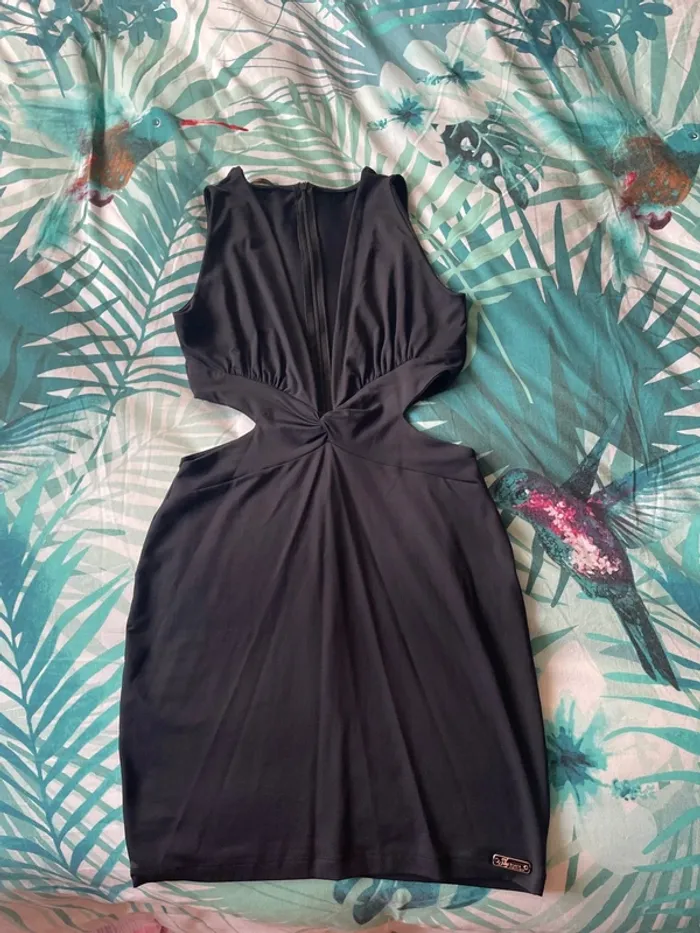 Robe moulante décolletée - photo numéro 4
