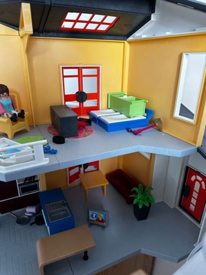 Maison Playmobil avec accessoires - photo numéro 3