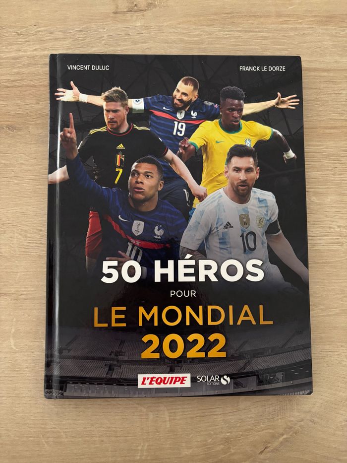 Livre 50 héros pour le mondial 2022