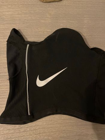 Cache cou Nike 
