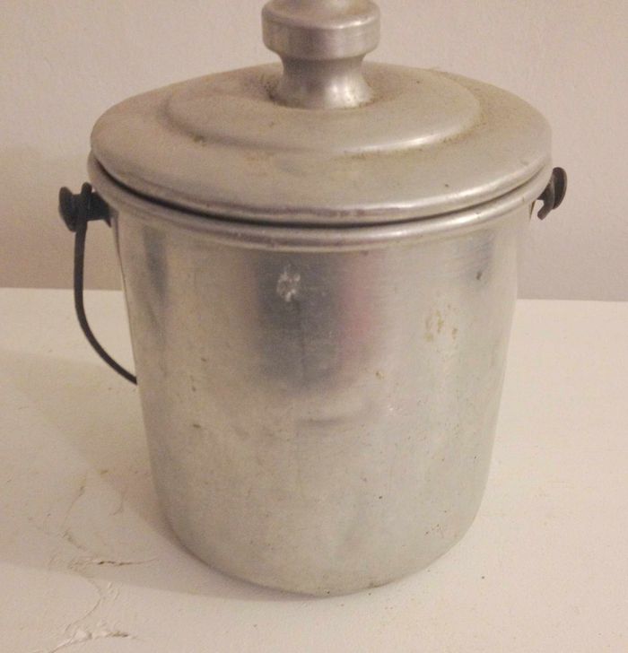Sceau gris avec anse et couvercle - photo numéro 3