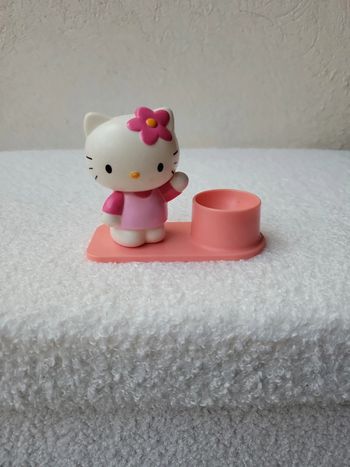 Coquetier avec jouet hello kitty pour enfant oeif à la coque