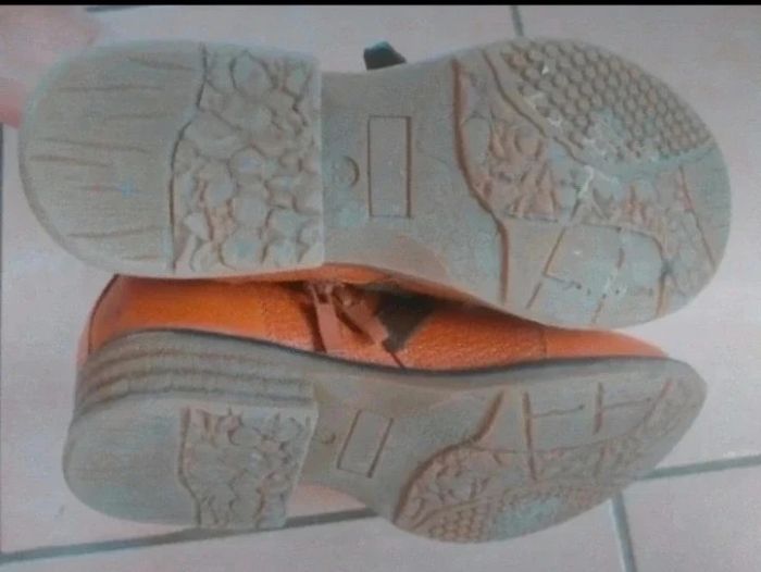 Jolie Bottines en taille 38 couleur camel petit talon - photo numéro 6