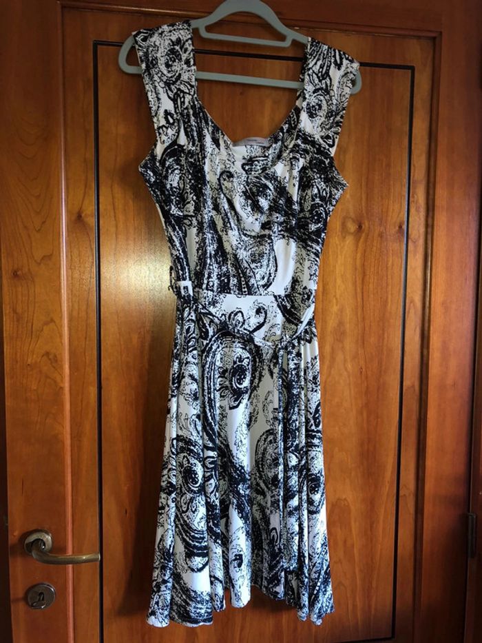Robe noire et blanche 34/36 qh30