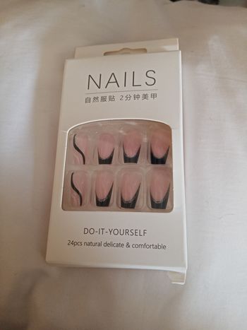 Ensemble manucure faux ongles neuf