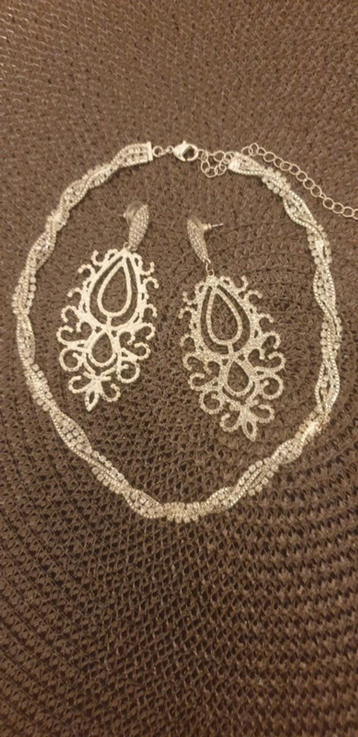 Parrure boucles d'oreilles collier