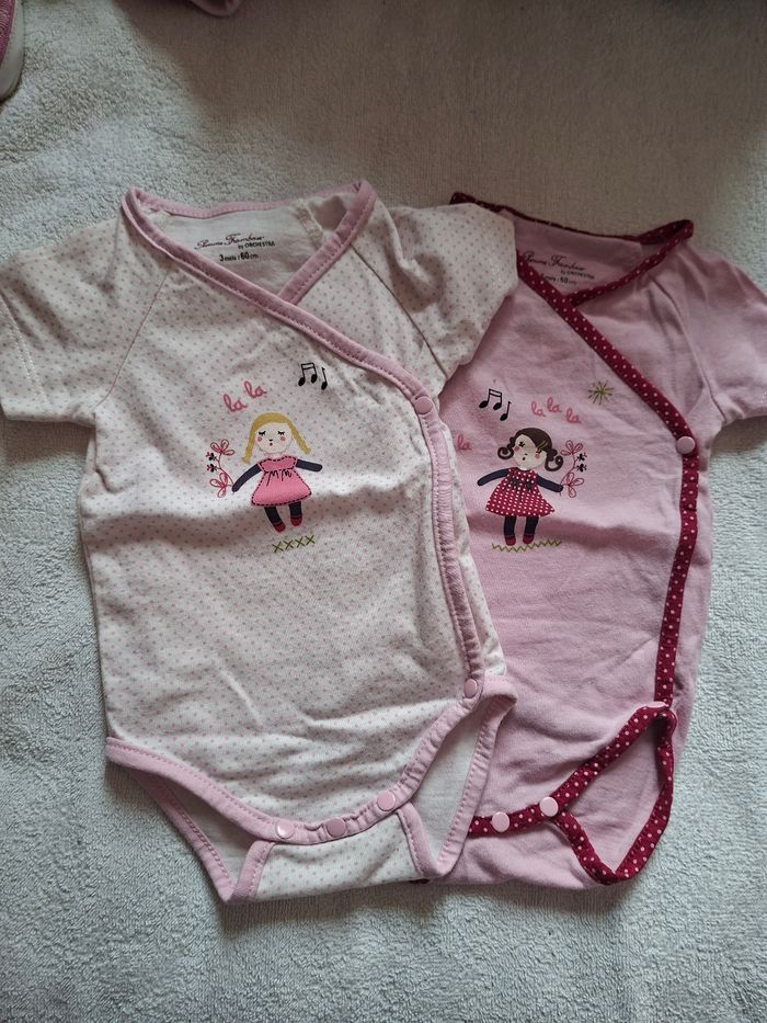 Lot de 2 bodies 3 mois - photo numéro 2