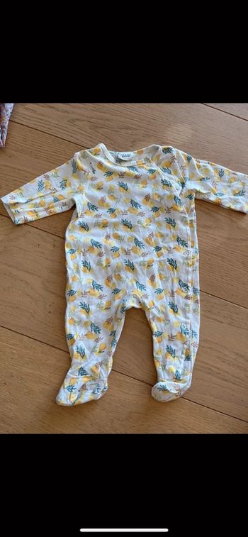 Grenouillère tape à l’œil